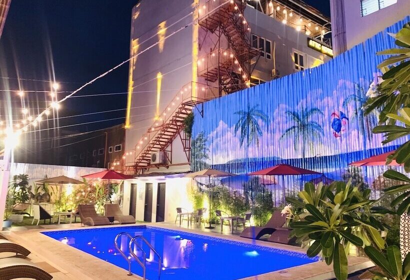 Szálloda Attic Capsule