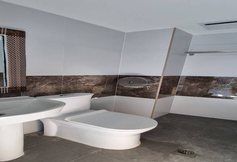 هتل Attic Capsule