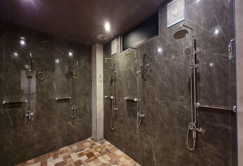 هتل Attic Capsule