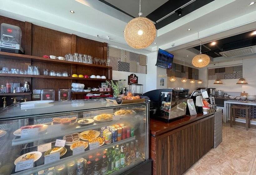 هتل Attic Capsule