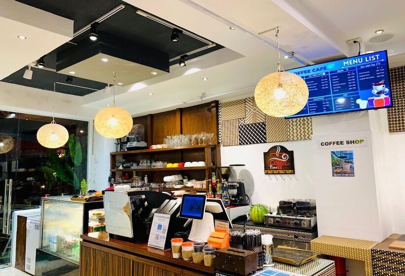 Szálloda Attic Capsule