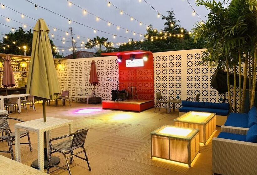 هتل Attic Capsule