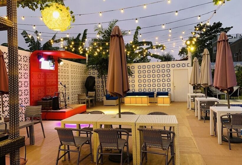 هتل Attic Capsule