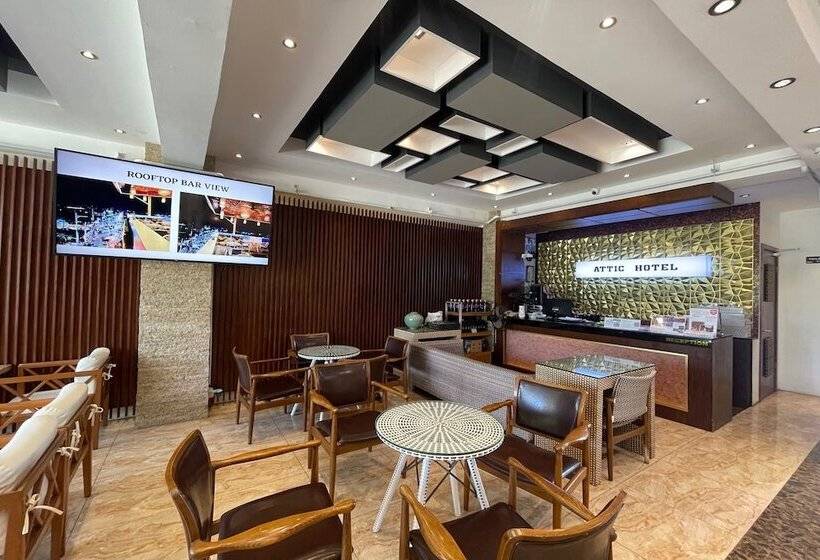 هتل Attic Capsule