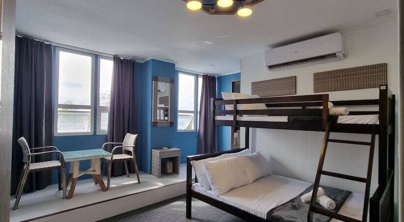 هتل Attic Capsule