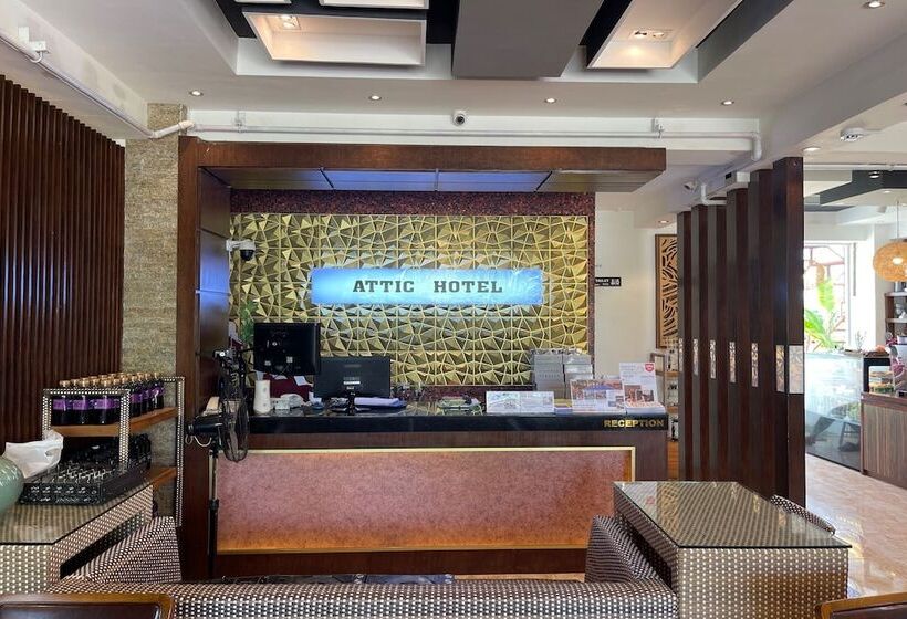 هتل Attic Capsule