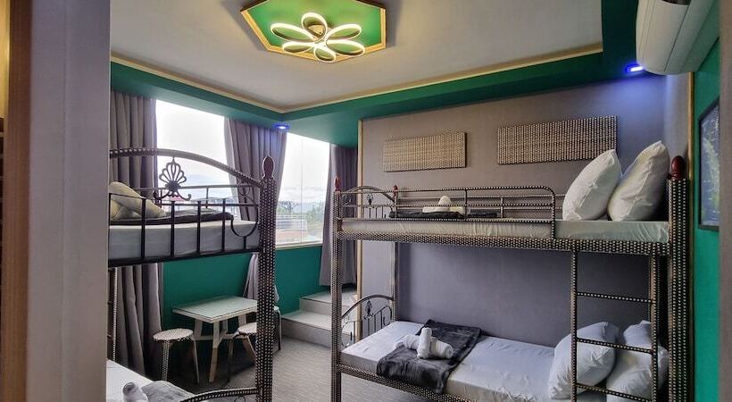 هتل Attic Capsule