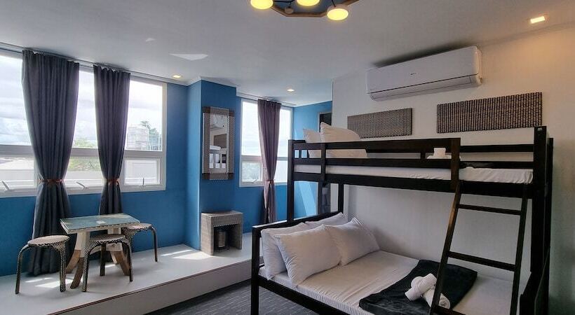 هتل Attic Capsule