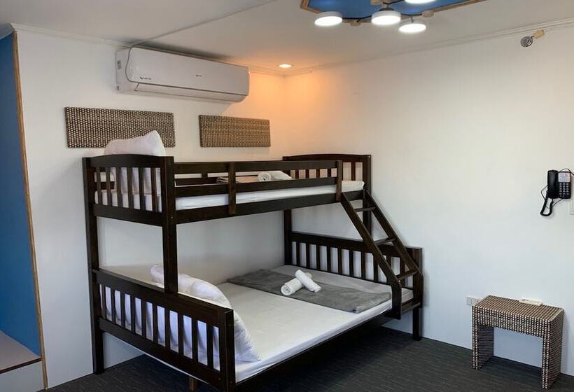 Szálloda Attic Capsule