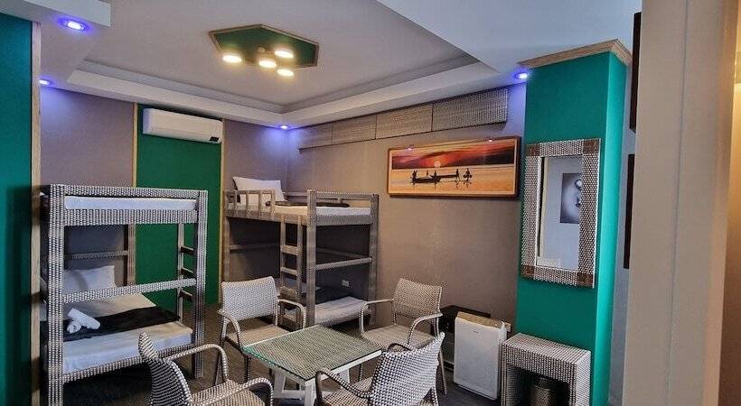 Szálloda Attic Capsule