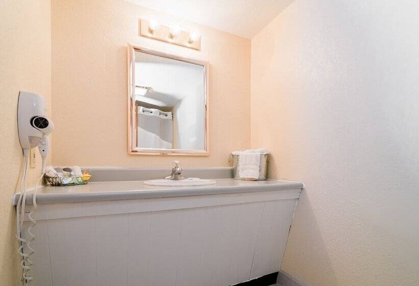 هتل Battle Creek Lodge