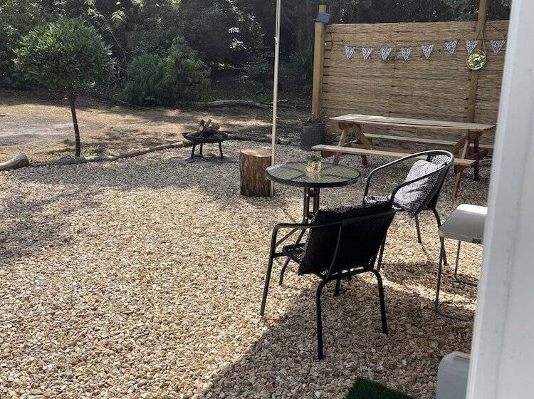 בית מלון כפרי Captivating 2 Bed Motorhome In Wareham