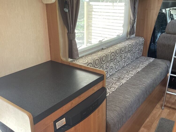 호텔 Captivating 2 Bed Motorhome In Wareham