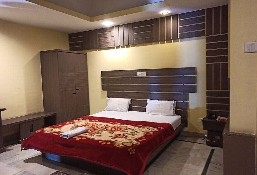 בית מלון כפרי Centre Point