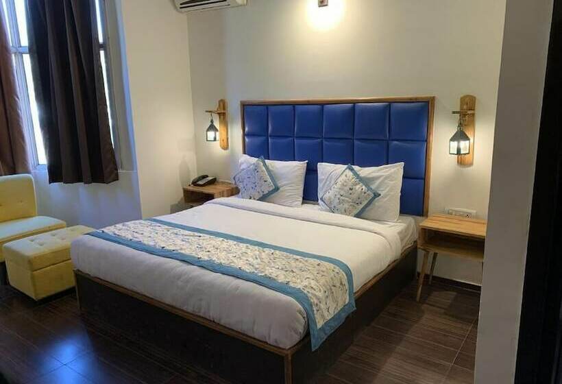 בית מלון כפרי Corbett Ambience Resort