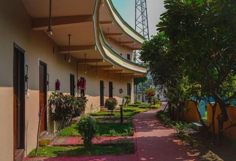 בית מלון כפרי Corbett Ambience Resort