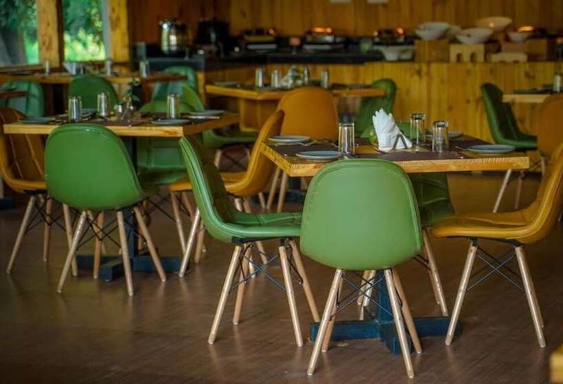 בית מלון כפרי Corbett Ambience Resort