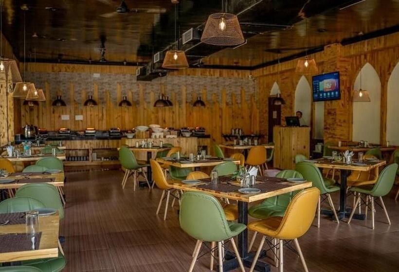 בית מלון כפרי Corbett Ambience Resort