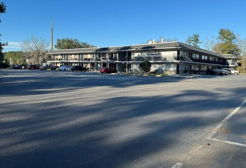 Capital O Hotel Richmond Hill/Savannah area I-95