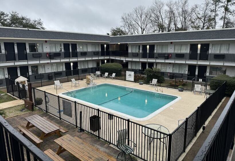 Capital O Hotel Richmond Hill/Savannah area I-95