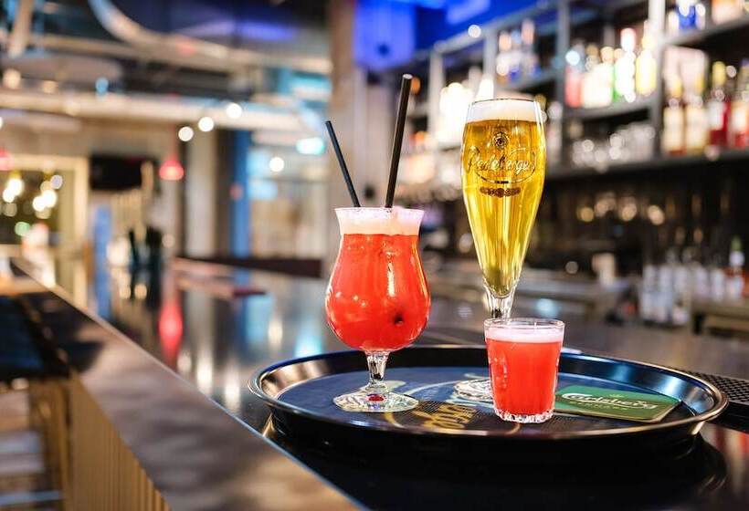 Отель Holiday Inn Express Dresden Zentrum, An Ihg