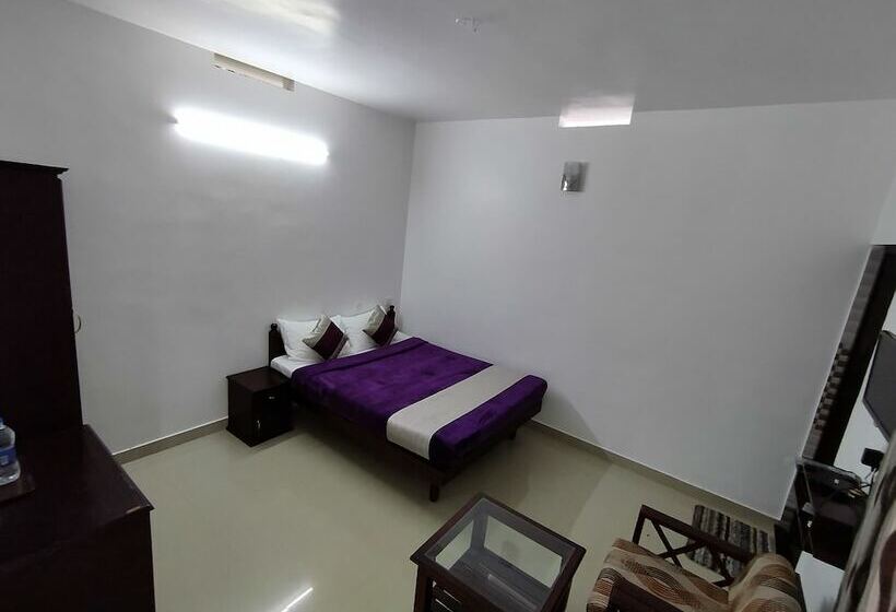 בית מלון כפרי Firefly Resort