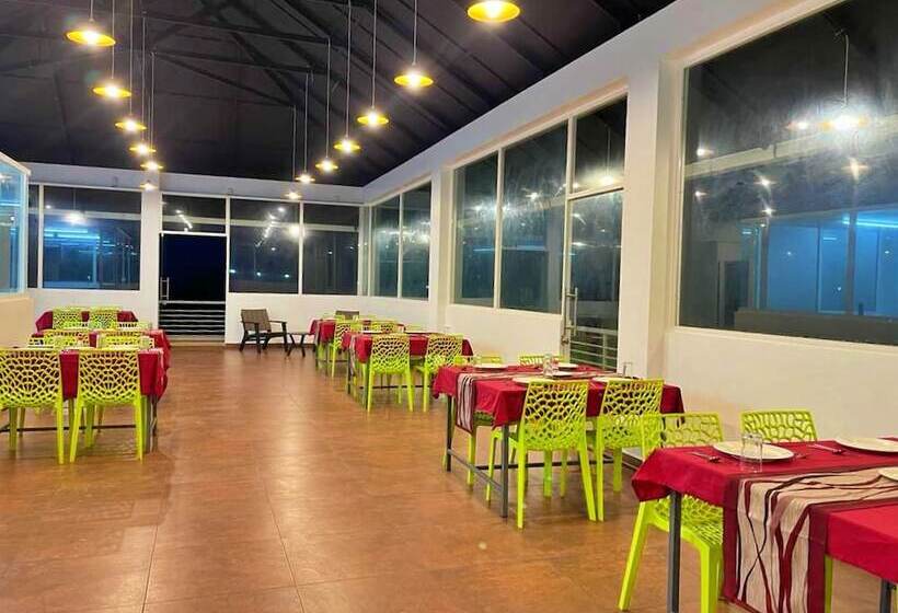 فندق Firefly Resort