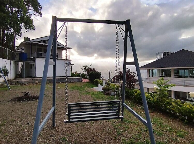 فندق Firefly Resort