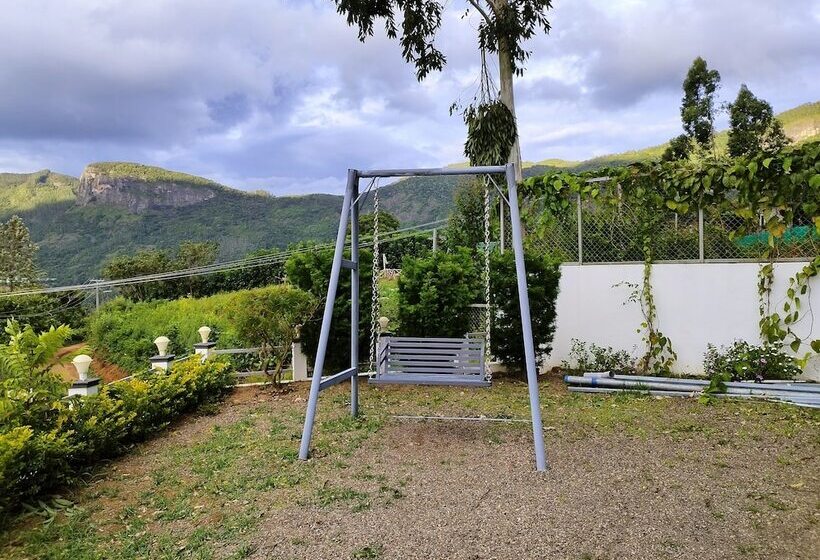 فندق Firefly Resort