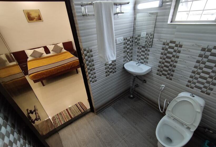 فندق Firefly Resort