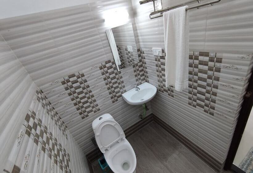 בית מלון כפרי Firefly Resort