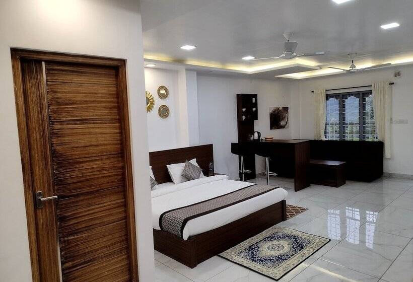 فندق Firefly Resort