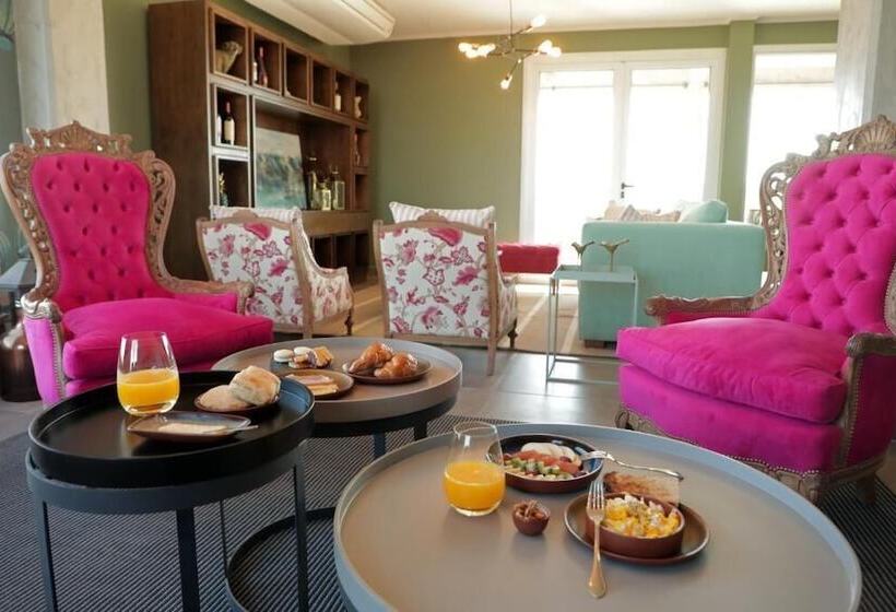 Отель Gaia Lodge