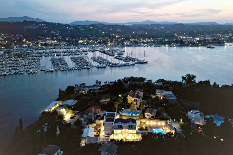 בית מלון כפרי Hidden Cove Corfu