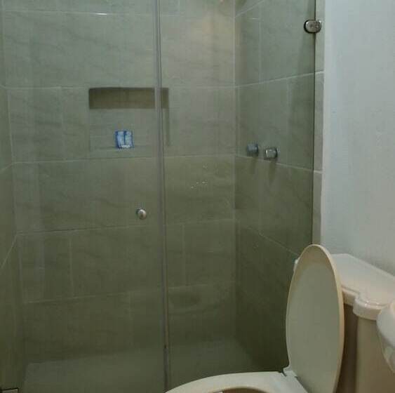 فندق Insurgentes