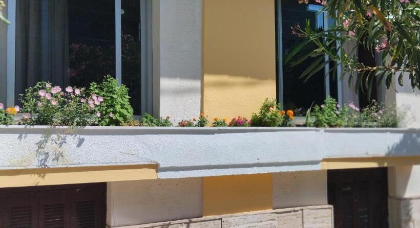 בית מלון כפרי Kekrops