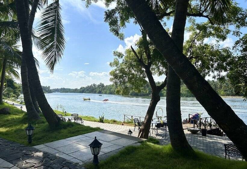 호텔 Lagoon Sarovar Premiere Resort, Pondicherry