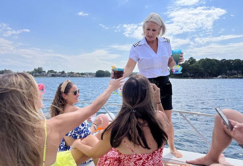 ホテル Lake Norman