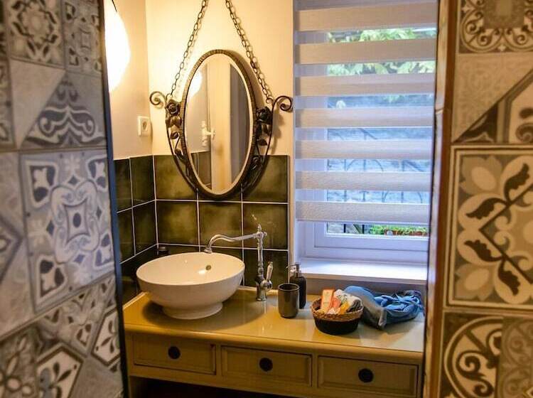 Отель Le Clos De La Chapelle