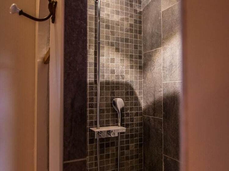 Отель Le Clos De La Chapelle