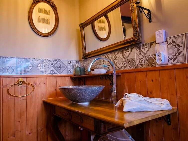 Отель Le Clos De La Chapelle