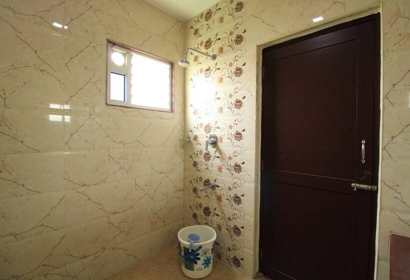 Отель Pondy Southern Residency