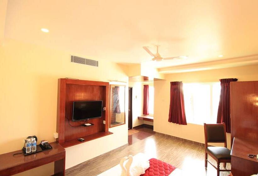 Отель Pondy Southern Residency