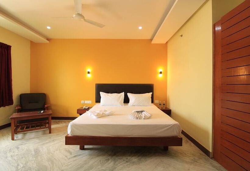 Отель Pondy Southern Residency