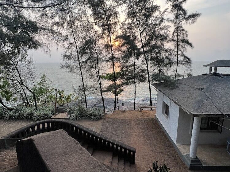 호텔 Red Earth Gokarna