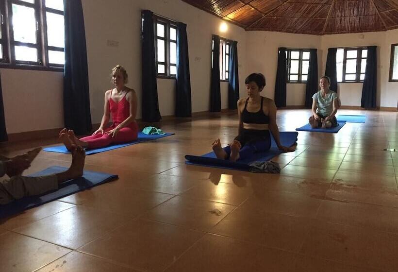 בית מלון כפרי Red Earth Gokarna