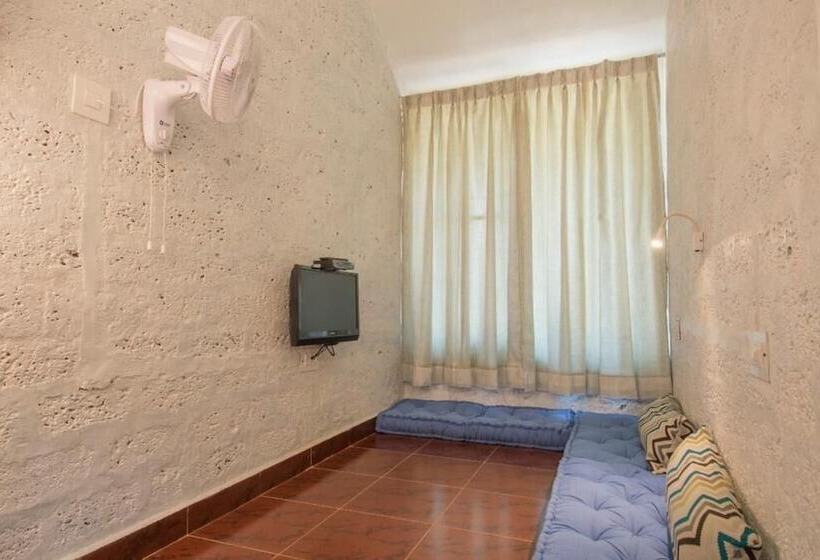 בית מלון כפרי Red Earth Gokarna