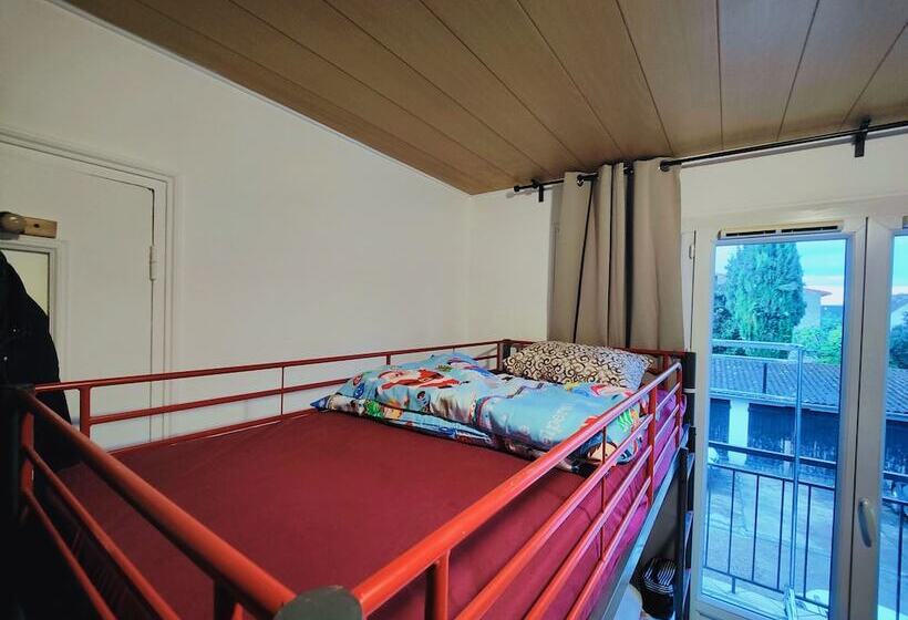 ホテル Roomate Stains