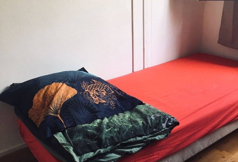 ホテル Roomate Stains