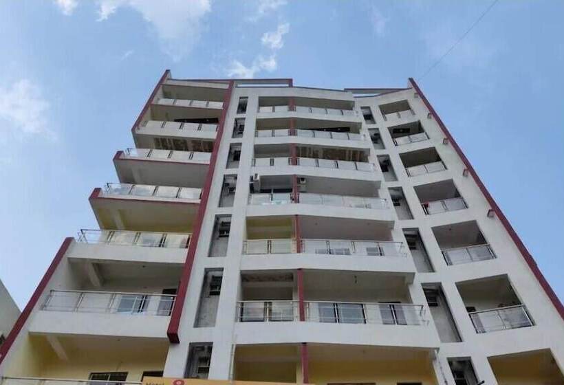 בית מלון כפרי Stayvilla Royal